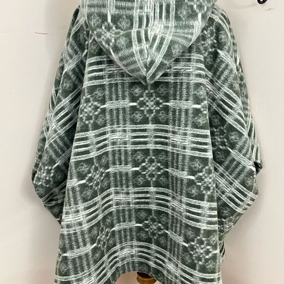 Free People Miss You Hooded Sherpa Poncho Green Combo  OSFM - Picture 3 of 8